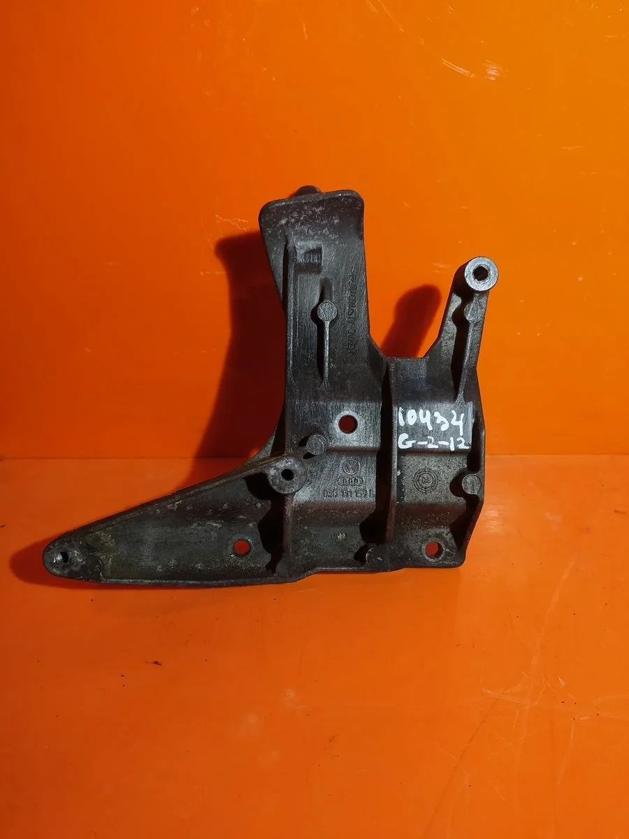 Кронштейн компрессора кондиционера Audi A4 B7 (2004—2009)