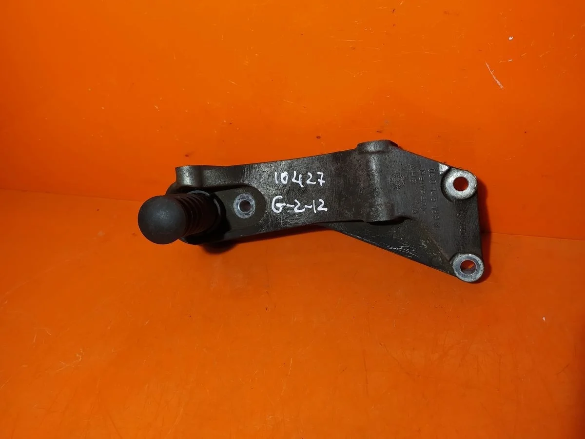 Кронштейн генератора Volkswagen Bora A4 (1998—2005)