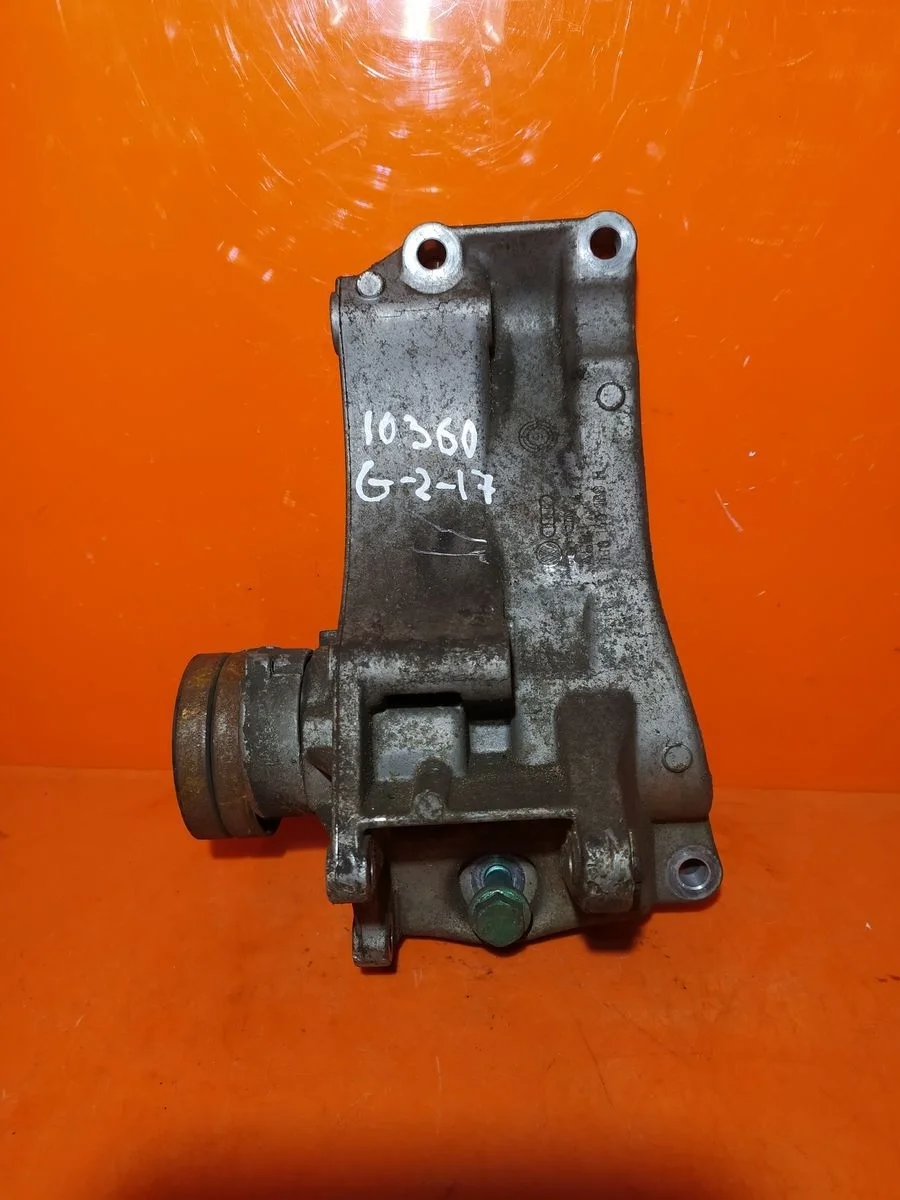 Кронштейн генератора Volkswagen Bora A4 (1998—2005)