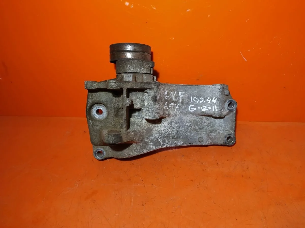 Кронштейн генератора Volkswagen Bora A4 (1998—2005)