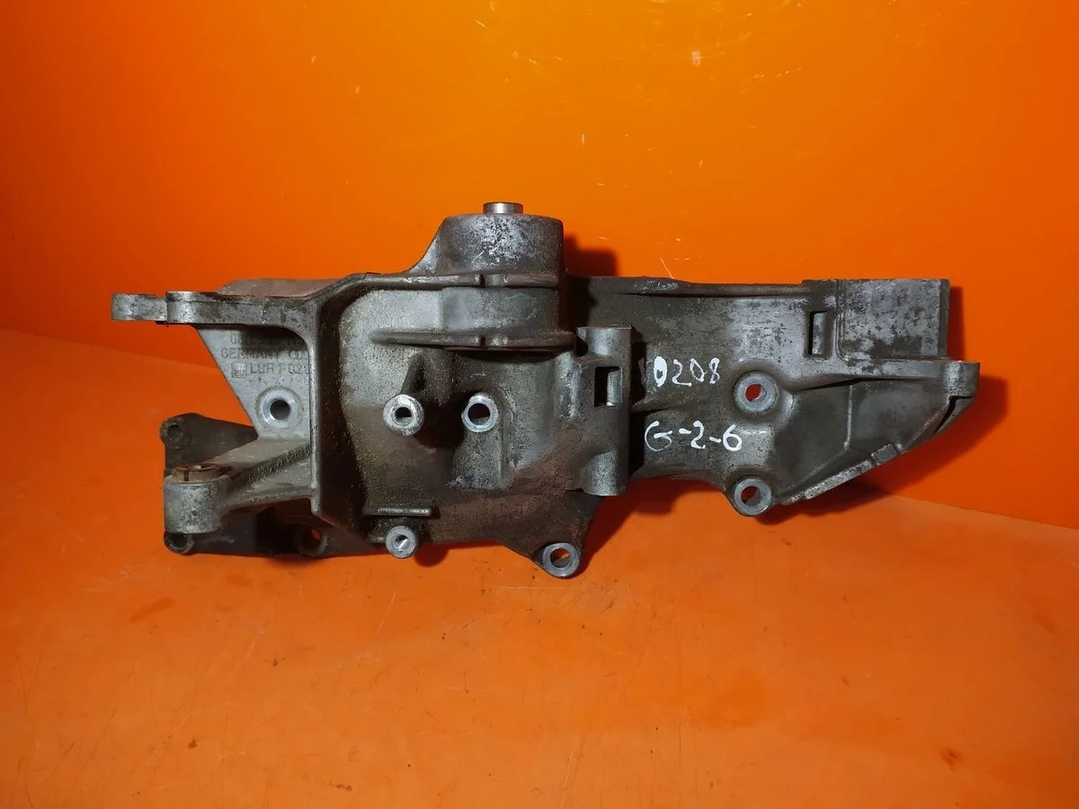 Кронштейн насоса ГУР Audi A4 B6 (2000—2006)