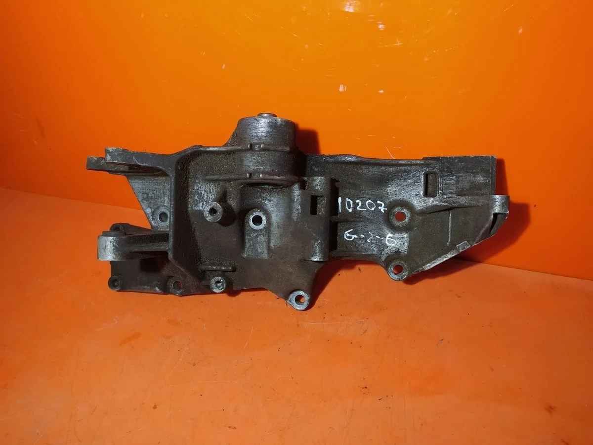 Кронштейн насоса ГУР Audi A4 B6 (2000—2006)