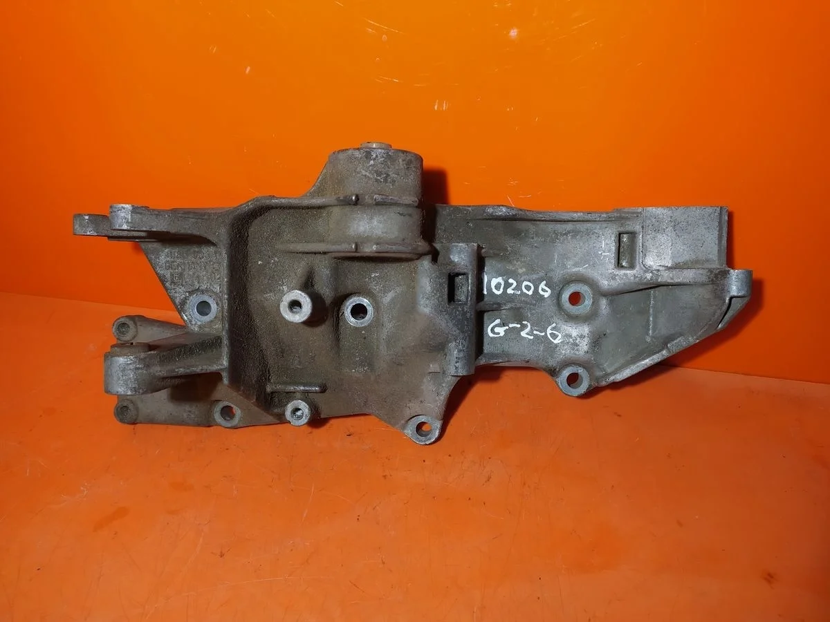 Кронштейн насоса ГУР Audi A4 B5 (1994—1999)