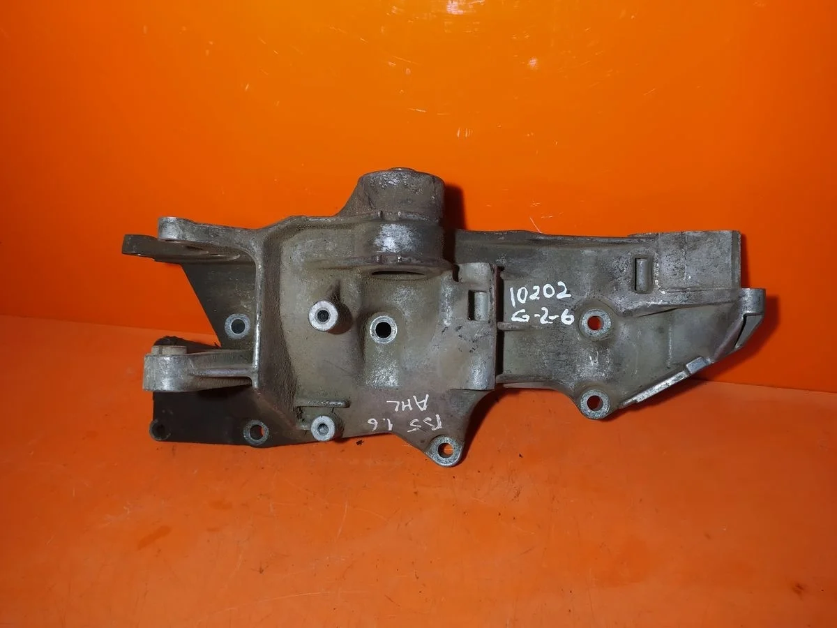 Кронштейн генератора Volkswagen Passat B5 (1996—2001)