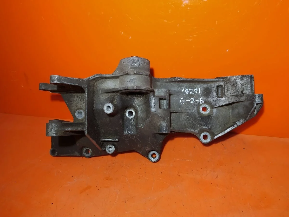 Кронштейн генератора Volkswagen Passat B5 (1996—2001)