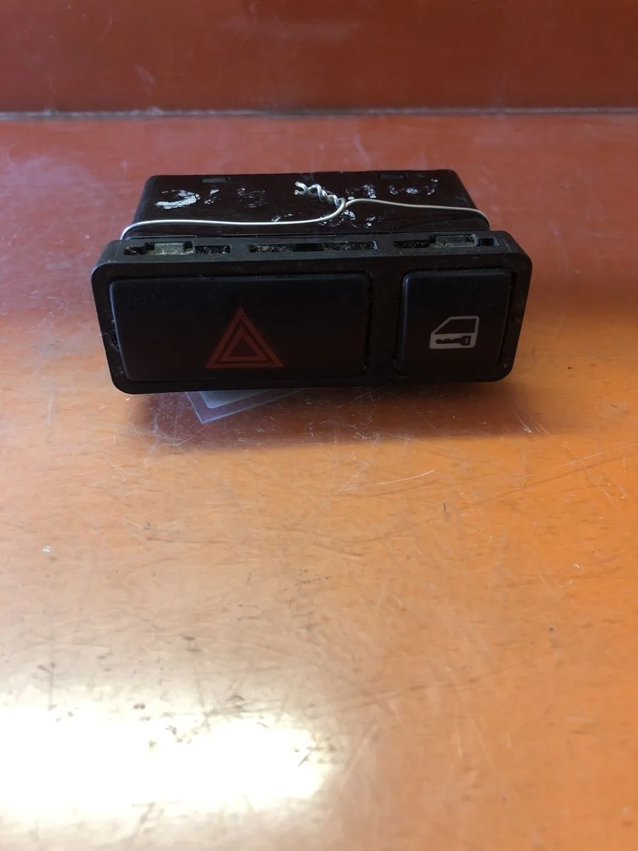 Кнопка (реле) аварийной сигнализации BMW 3 серия E46 (1998—2003)