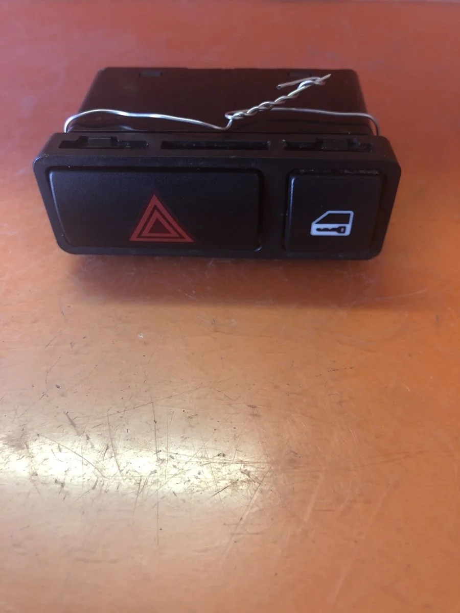 Кнопка (реле) аварийной сигнализации BMW 3 серия E46 (1998—2003)