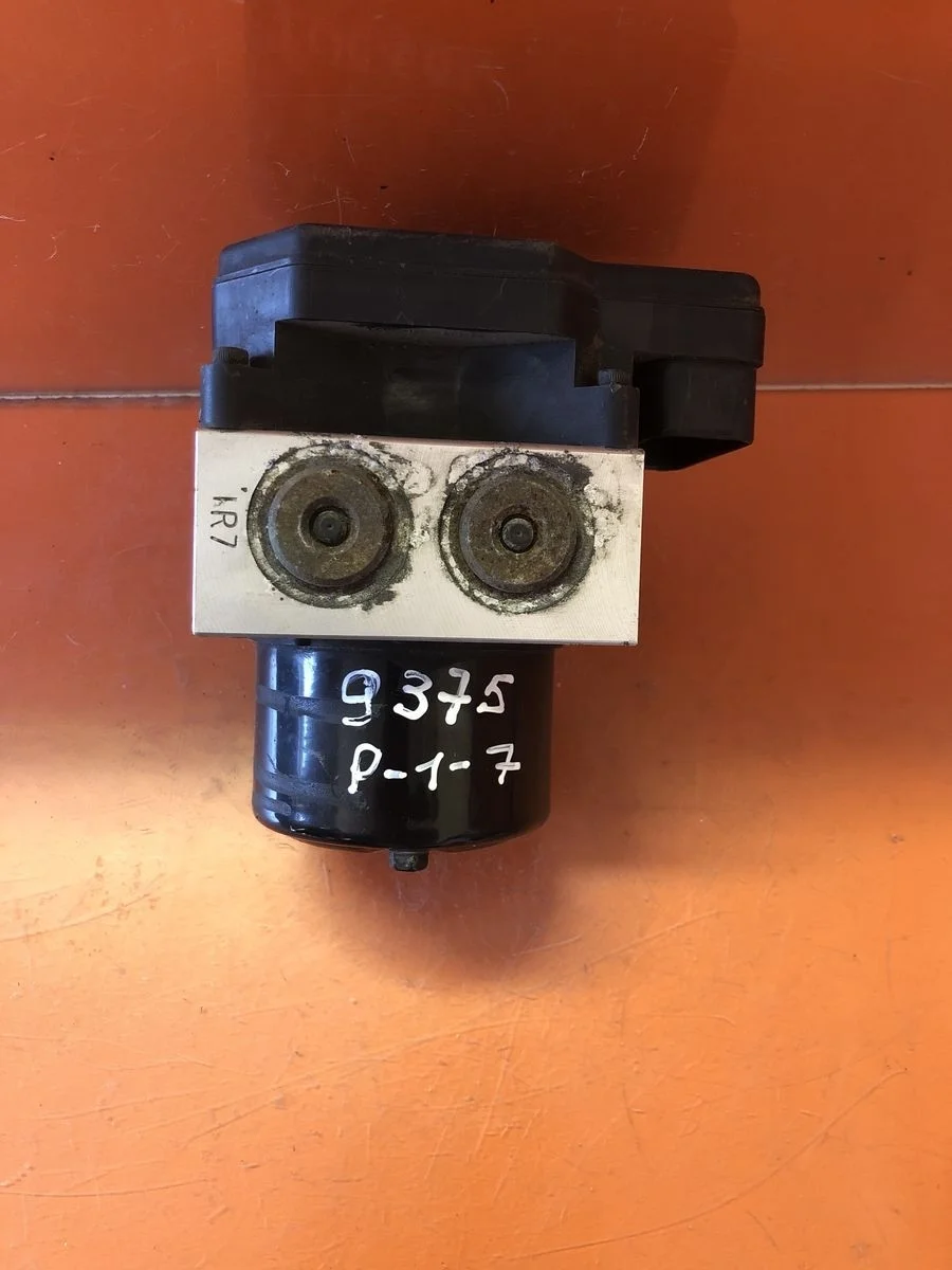 Блок (насос) ABS Hyundai Tucson I (2004—2015)