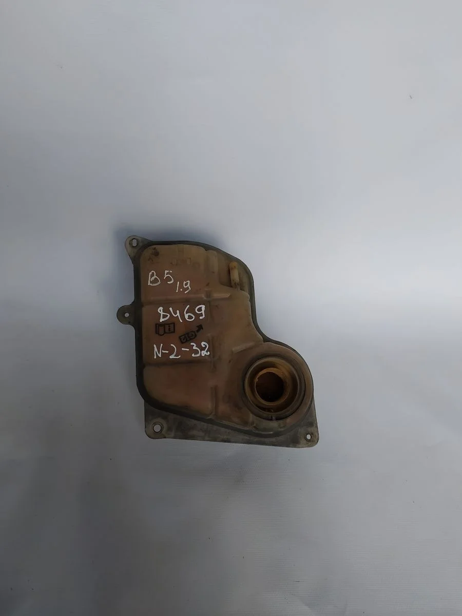 Бачок расширительный Volkswagen Passat B5 (1996—2001)