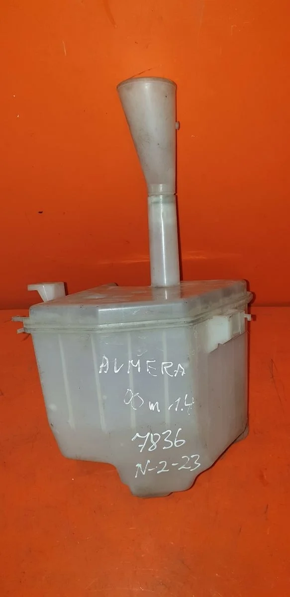 Бачок омывателя Nissan Almera N15 (1995—2000)