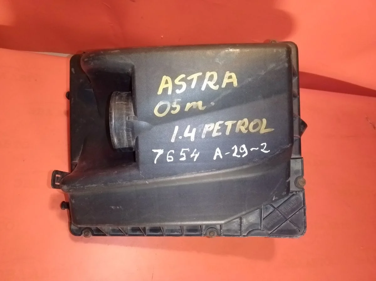 Корпус воздушного фильтра Opel Astra H (2004—2007)