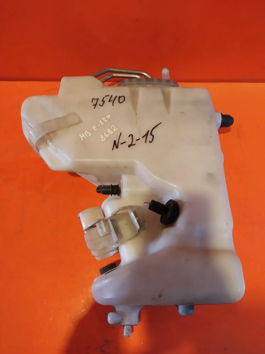 Бачок омывателя Mercedes-Benz E-класс W211/S211 (2002—2006)