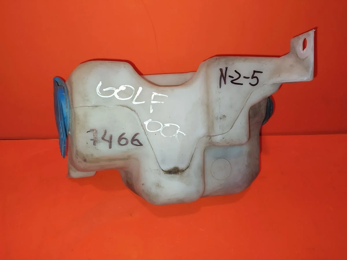 Бачок омывателя Volkswagen Golf Mk4 (1997—2006)