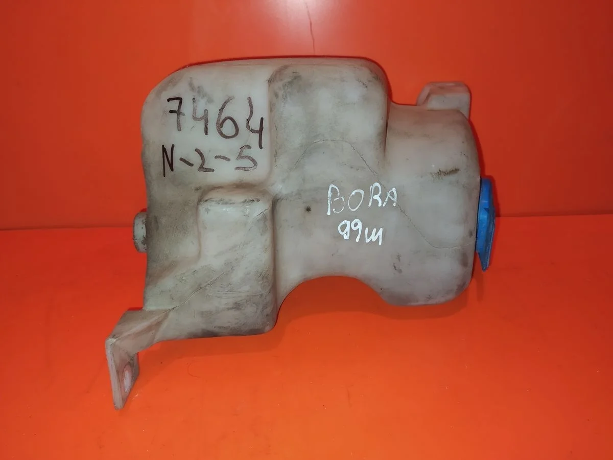 Бачок омывателя Volkswagen Golf Mk4 (1997—2006)