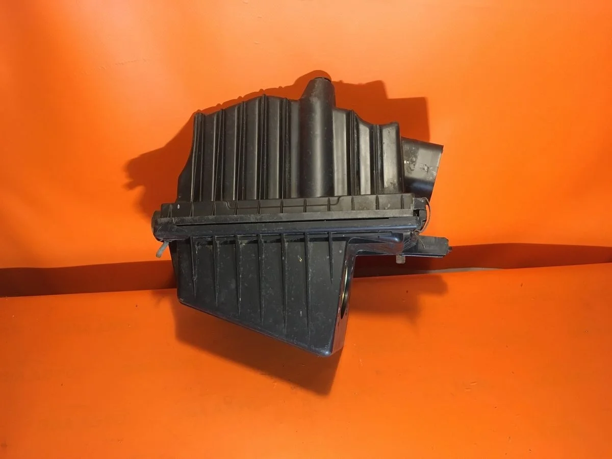 Корпус воздушного фильтра Nissan Maxima A32 (1994—2000)