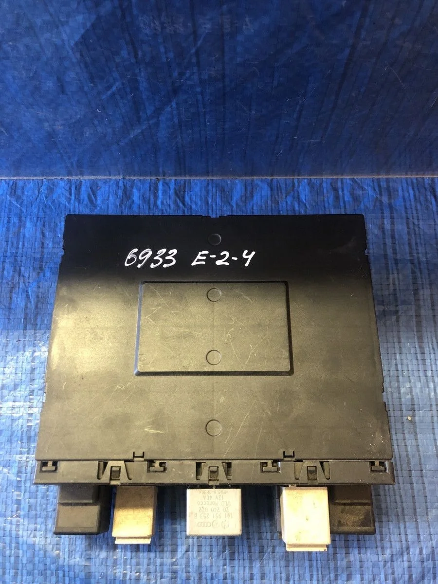 Блок предохранителей Volkswagen Passat B6 (2005—2010)