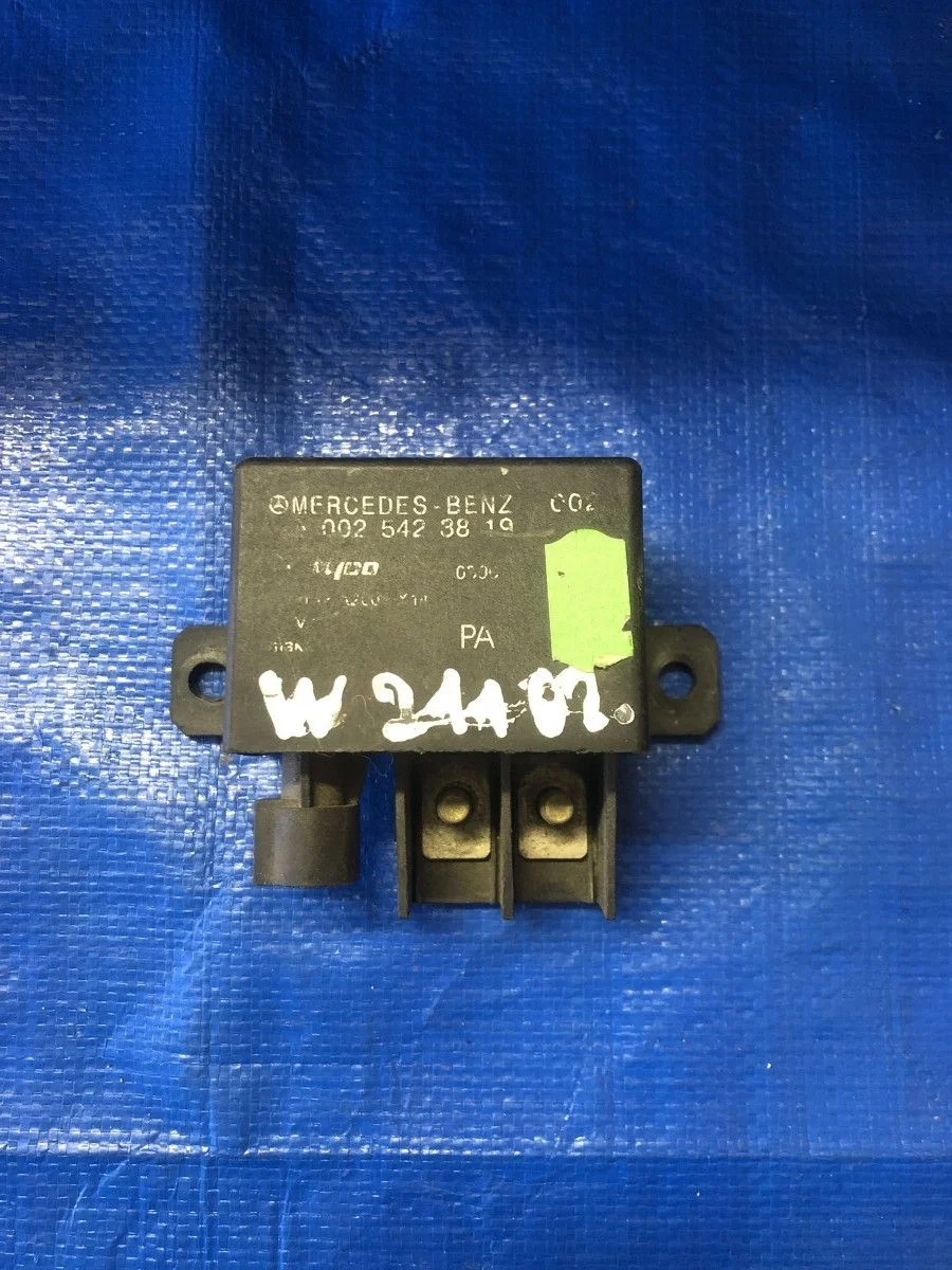 Контроллер акб  Mercedes W211