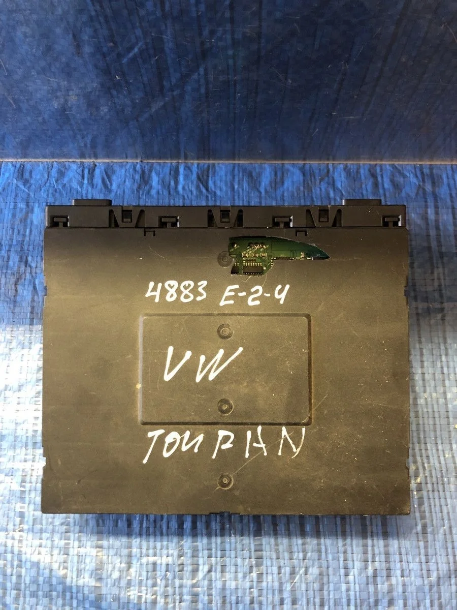 Блок предохранителей Volkswagen Touran I (2003—2006)