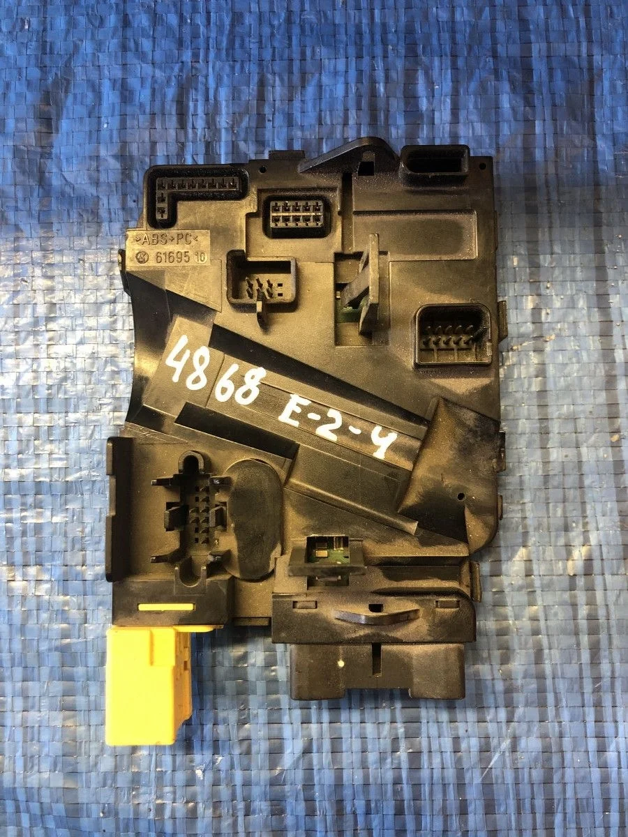 Блок управления рулевой колонкой Audi A3 8P рестайлинг (2004—2008)