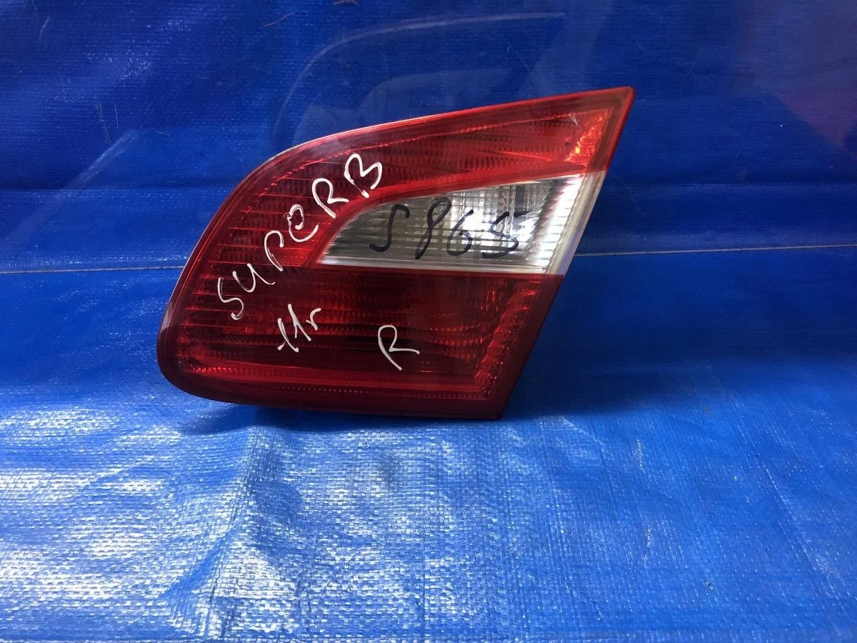 Фонарь задний внутренний правый Skoda Superb II (2008—2013)