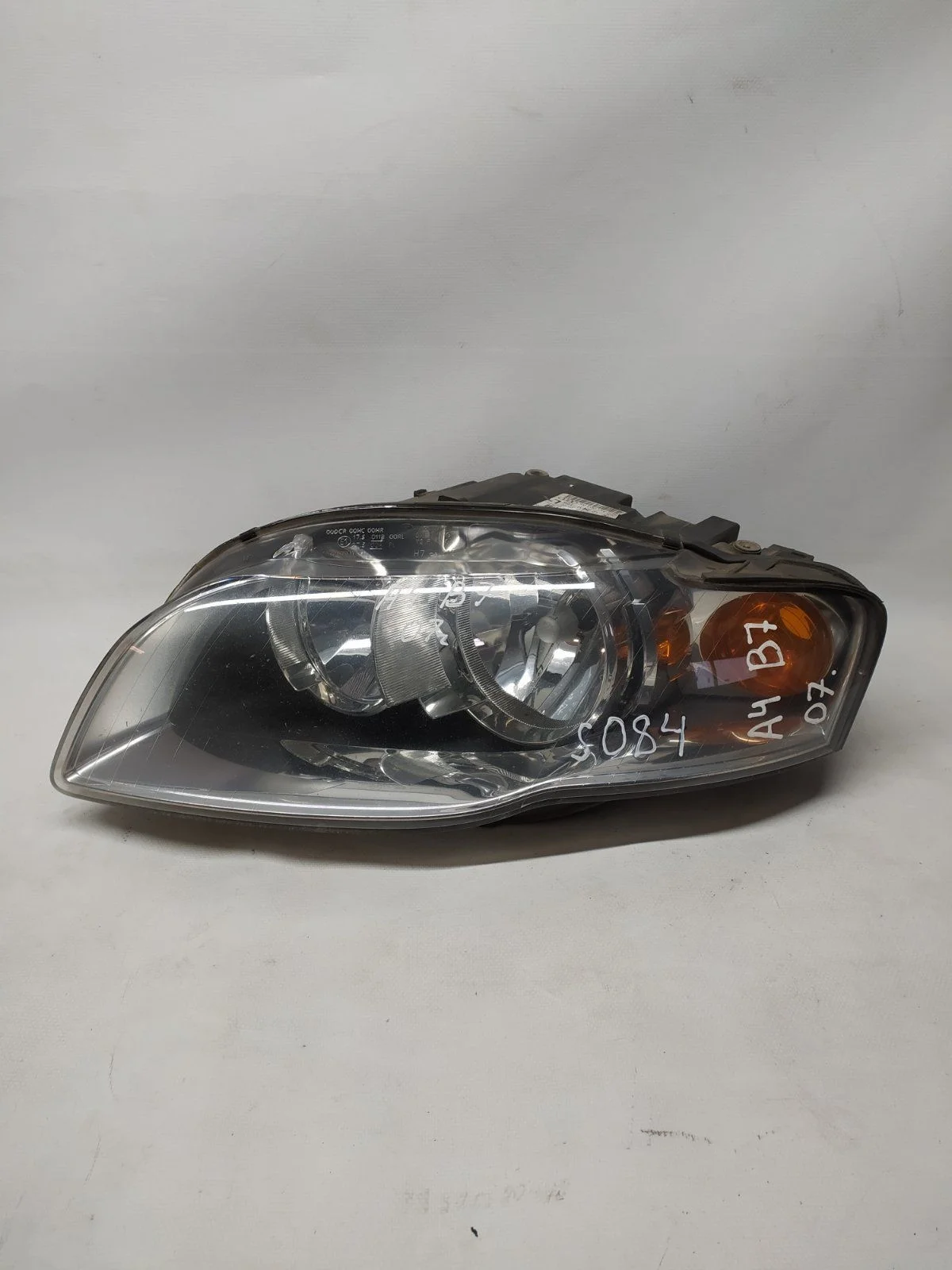 Фара левая Audi A4 B7 (2004—2009)