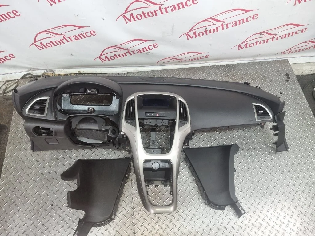 Торпедо Opel Astra 2013 1731816 J A16XER