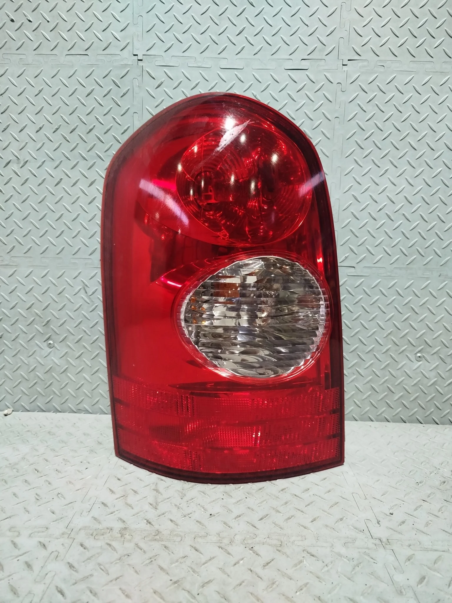 ФОНАРЬ MAZDA ЛЕВО L12051160B S4000