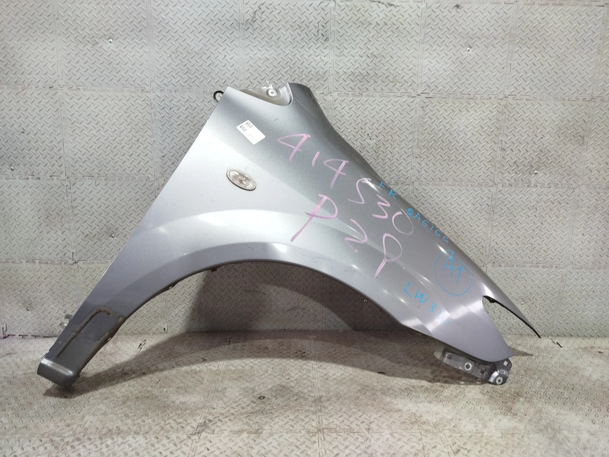 КРЫЛО MAZDA L16552111A ПЕРЕД ПРАВО серый, 29Y QA6166