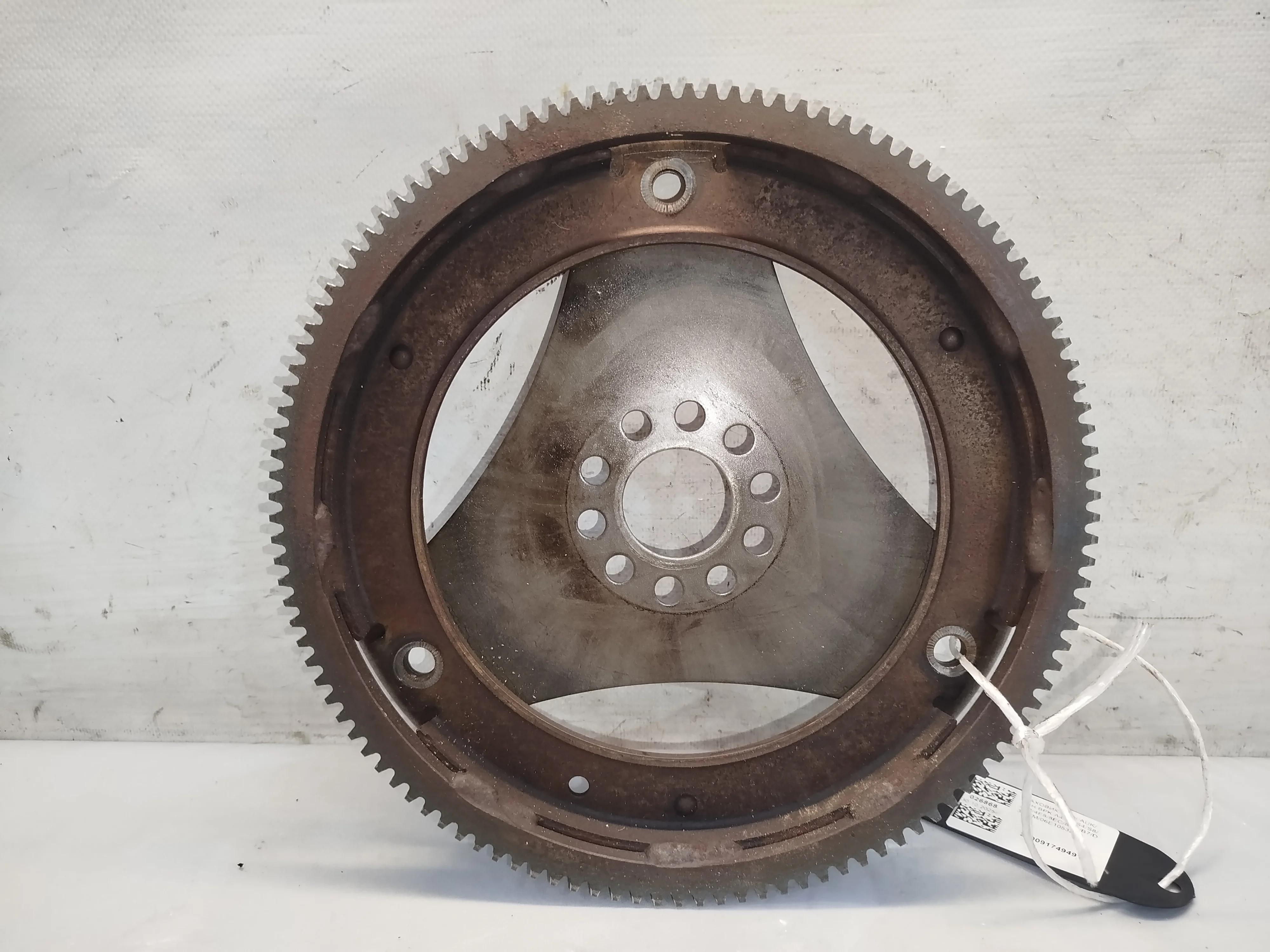 МАХОВИК AUDI 06E105323D