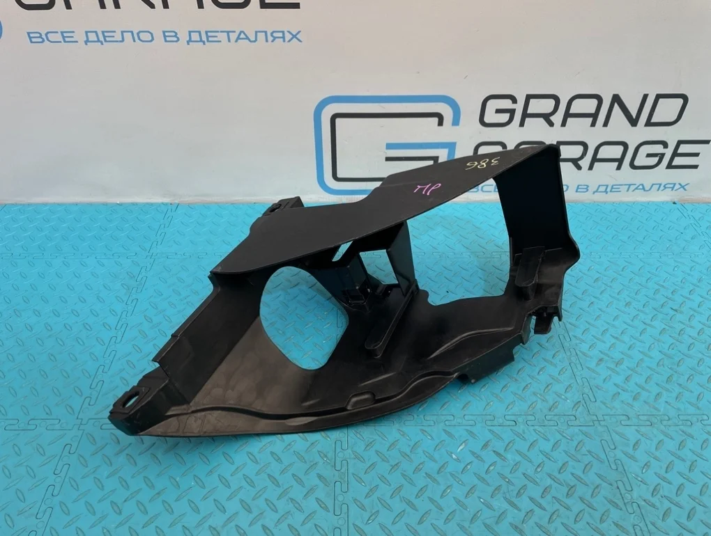 Кронштейн фары Audi Q7 2009 4L0941614 4LB BAR 4.2, правый