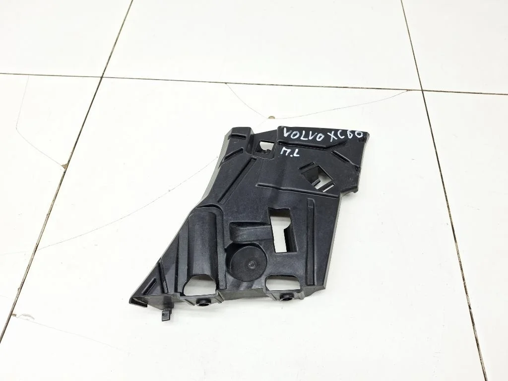 Кронштейн переднего бампера левый Volvo XC60 2