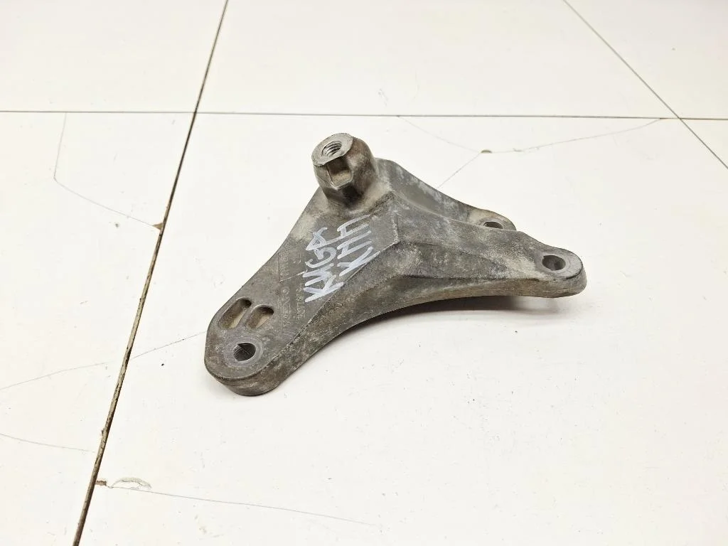 Кронштейн кпп Ford Kuga 1 2012 C394