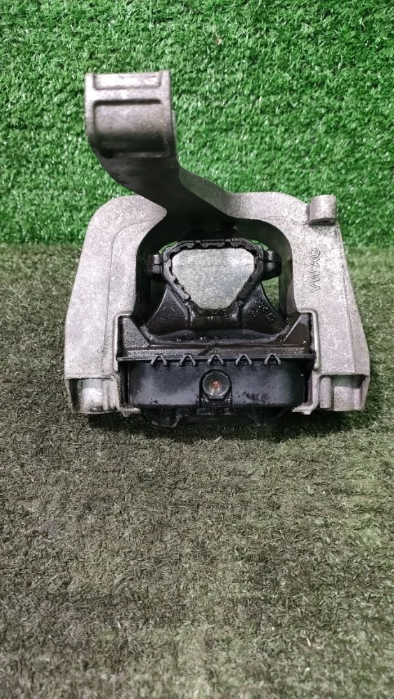 Подушка двигателя Volkswagen Tiguan 2021 5WA199262D 2 CZDA, правая