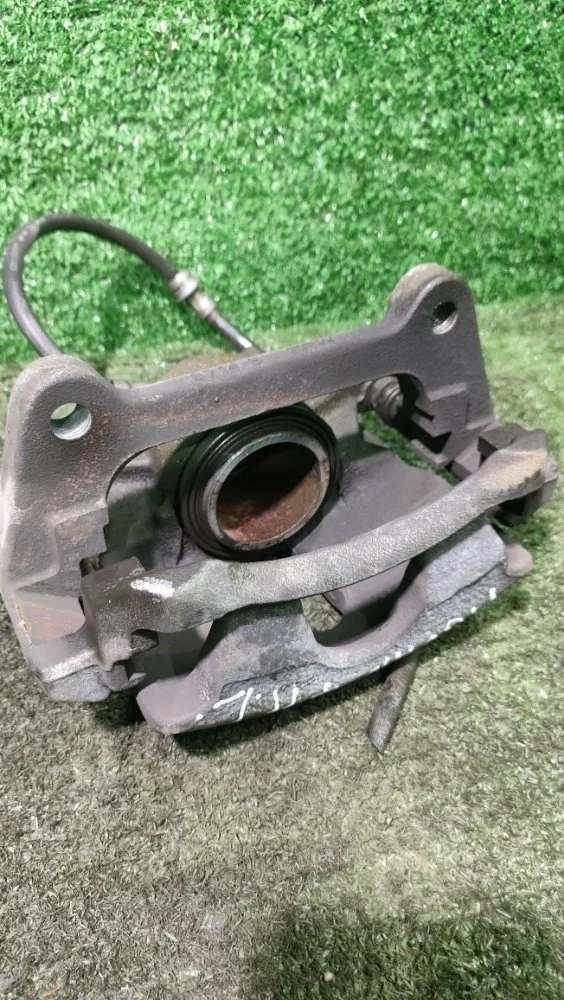 Суппорт Volkswagen Tiguan 2021 8V0615123D 2 CZDA, передний левый