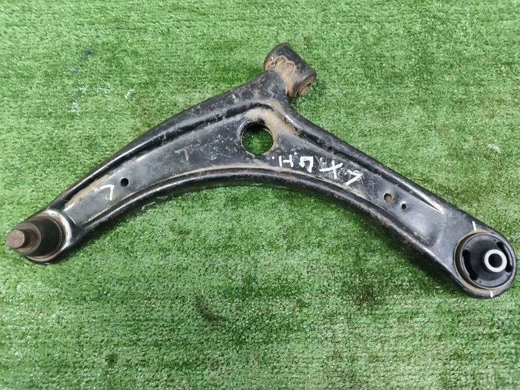 Б.у. рычаг MITSUBISHI LANCER CY3A MITSUBISHI LANCER CY3A