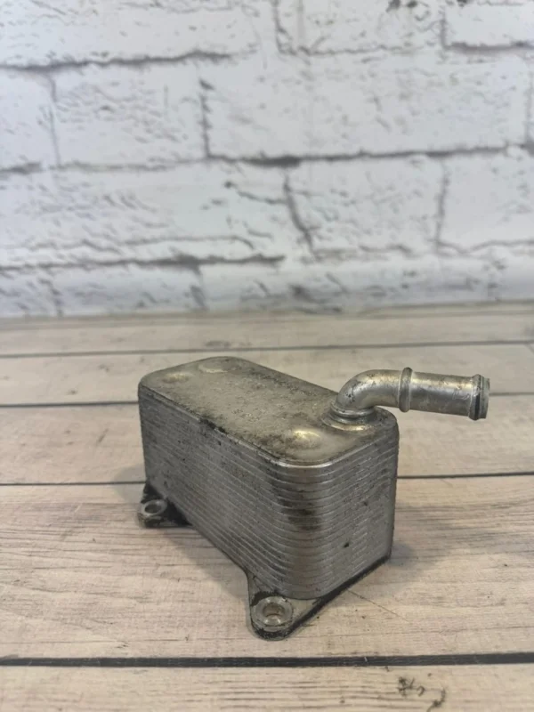 Радиатор масляный VW Touran 2006