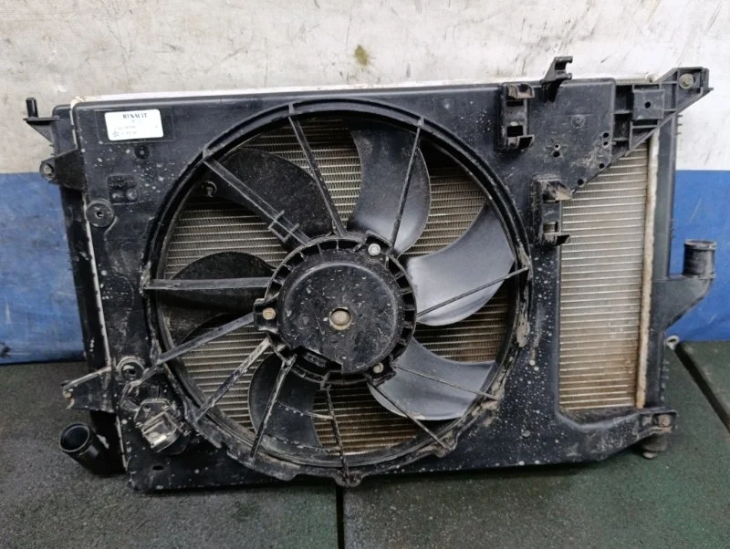 Диффузор вентилятора Renault Sandero 2013 214815057R BS11 1.6 K7M710