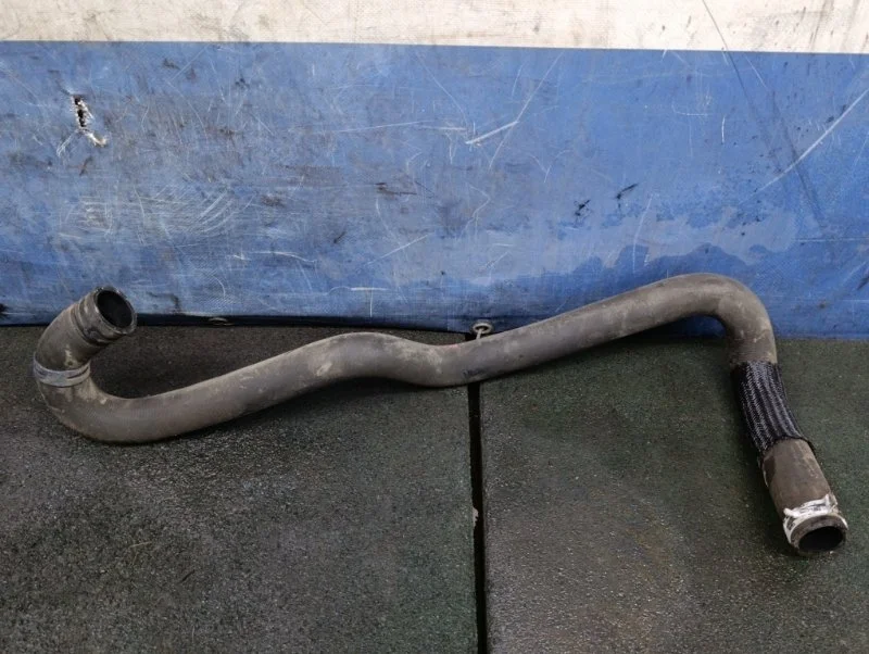 Патрубок радиатора Renault Sandero 2013 215011670R BS11 1.6 K7M710