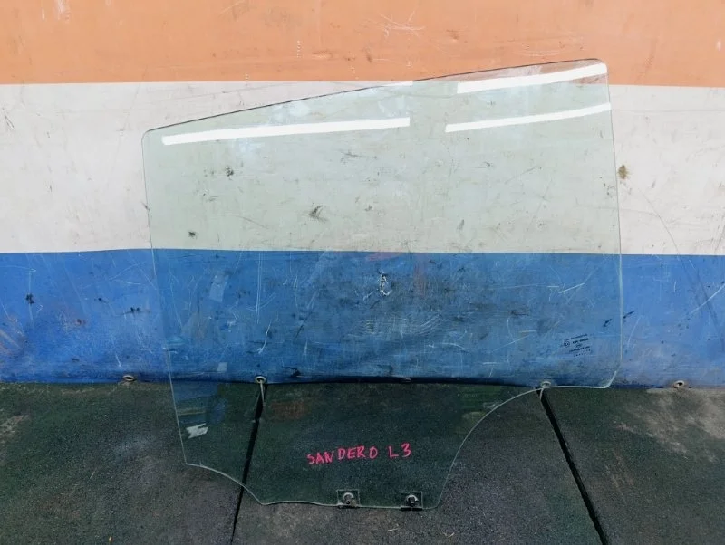 Стекло двери Renault Sandero 2013 823018605R BS11 1.6 K7M710, заднее левое