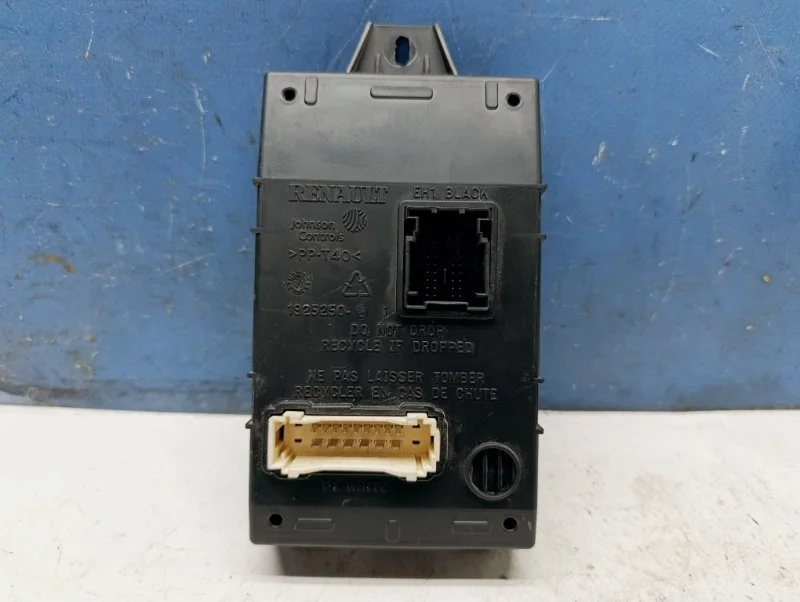 Блок комфорта Renault Sandero 2013 8201279200 BS11 1.6 K7M710