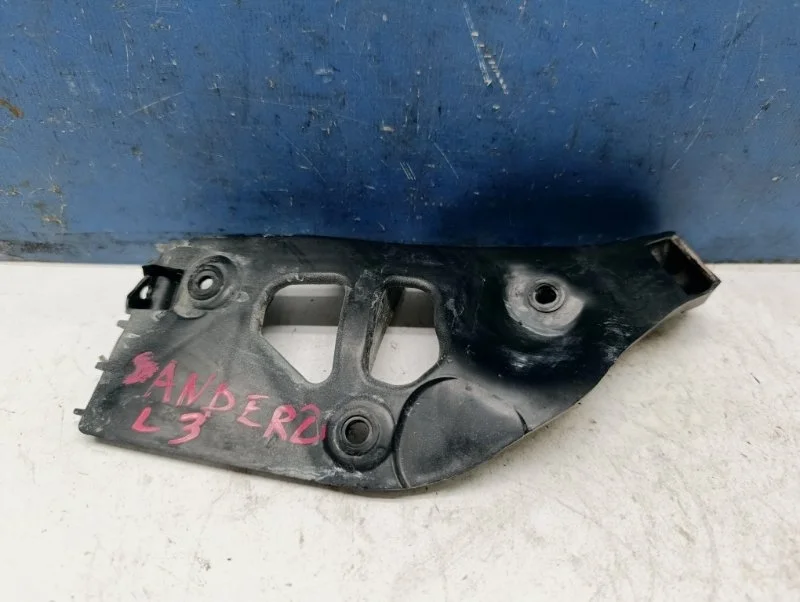 Кронштейн бампера Renault Sandero 2013 8200735448 BS11 1.6 K7M710, задний левый