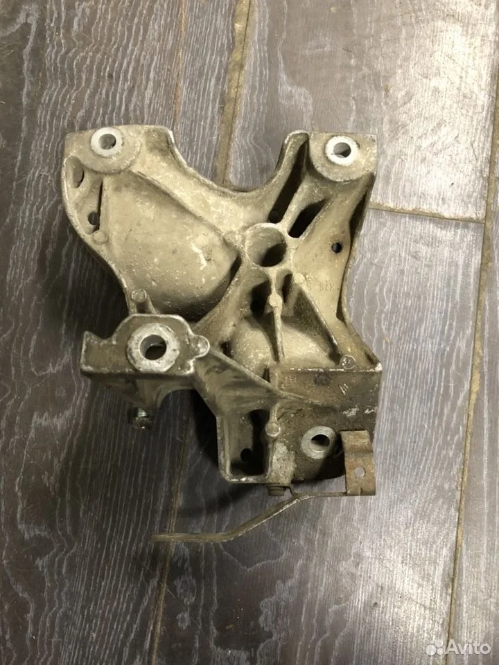 Кронштейн двигателя vw touareg 7l6199308a