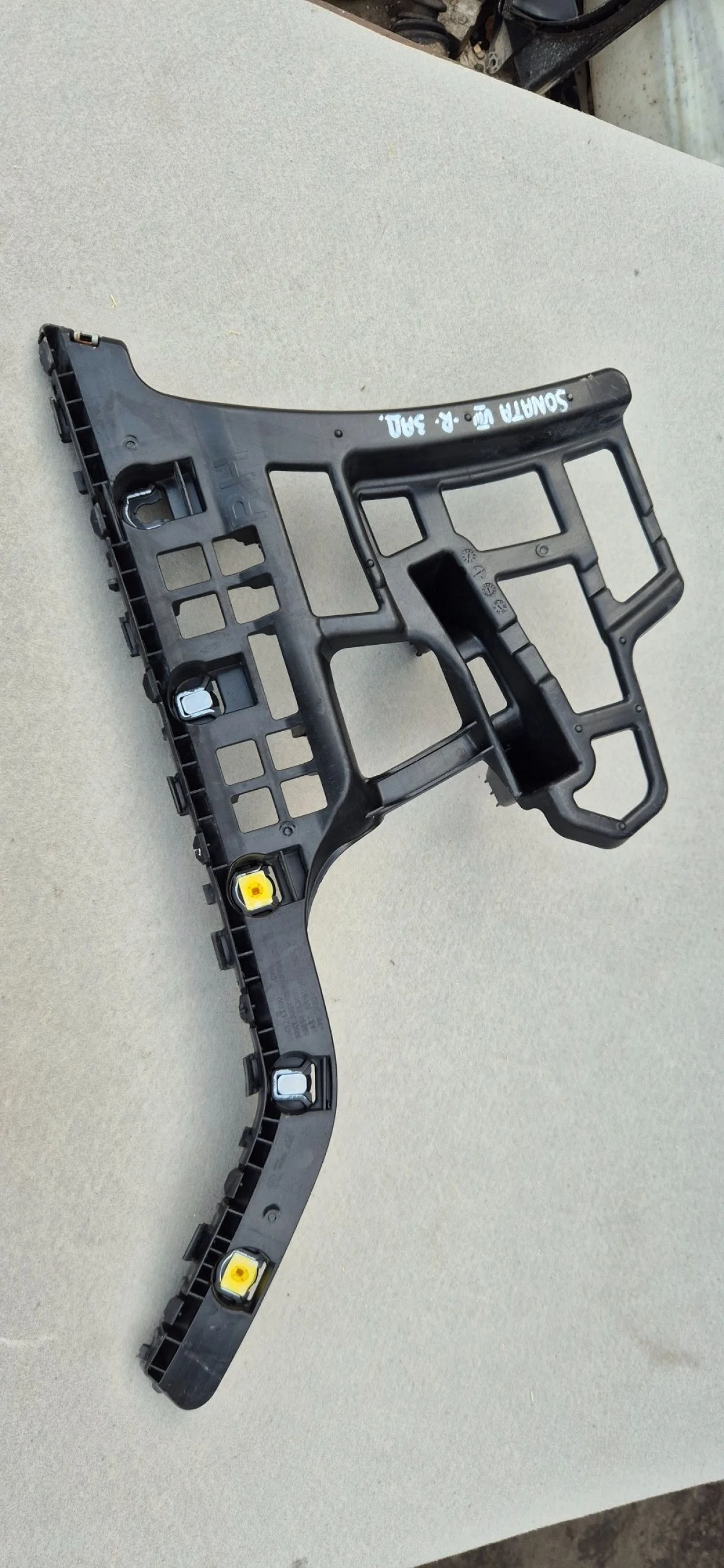 Кронштейн заднего бампера правый Hyundai Sonata 8