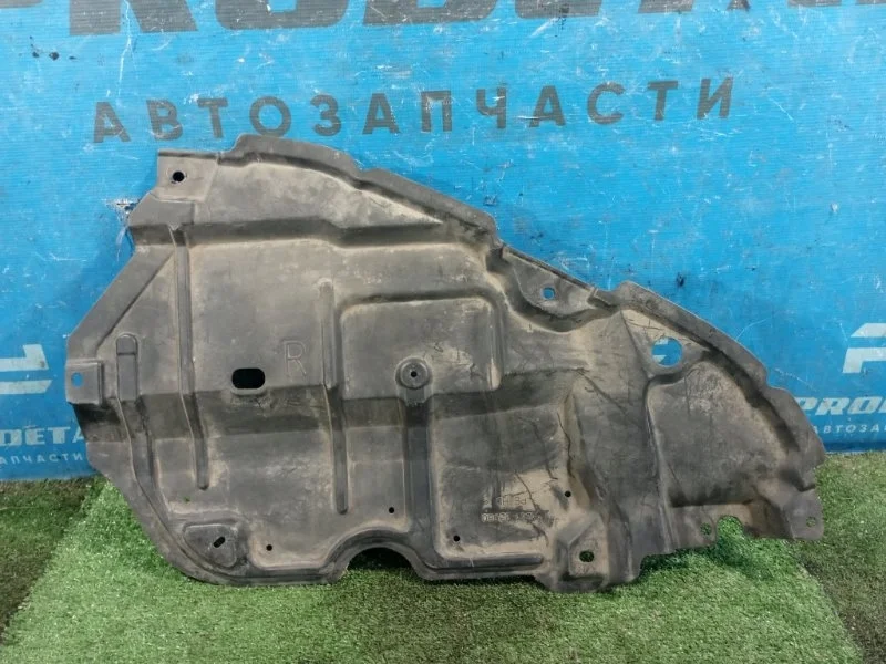 Пыльник двигателя правый Toyota Camry V40