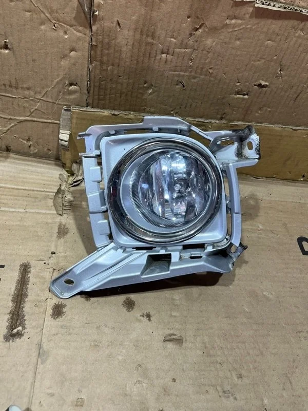 Фара противотуманная TOYOTA Land Cruiser 2015 8121060200 URJ200 1VD-FTV 4.5, передняя правая