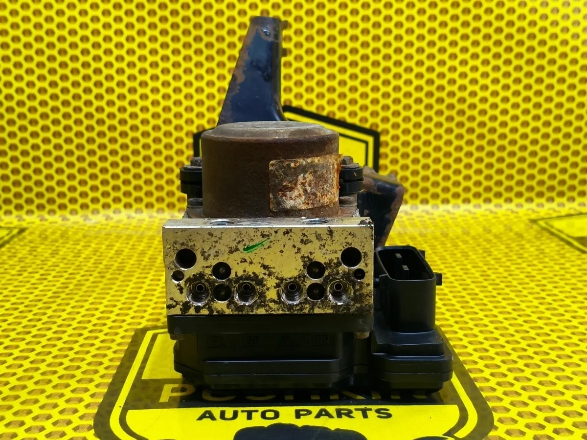 Блок АБС Nissan Juke 2011 476601KA0C F15 HR16DE