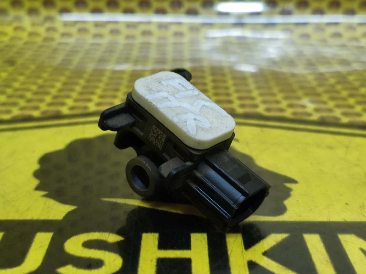 Датчик удара AIRBAG SRS Nissan Juke 2011 K88301EA0A F15 HR16DE, правый