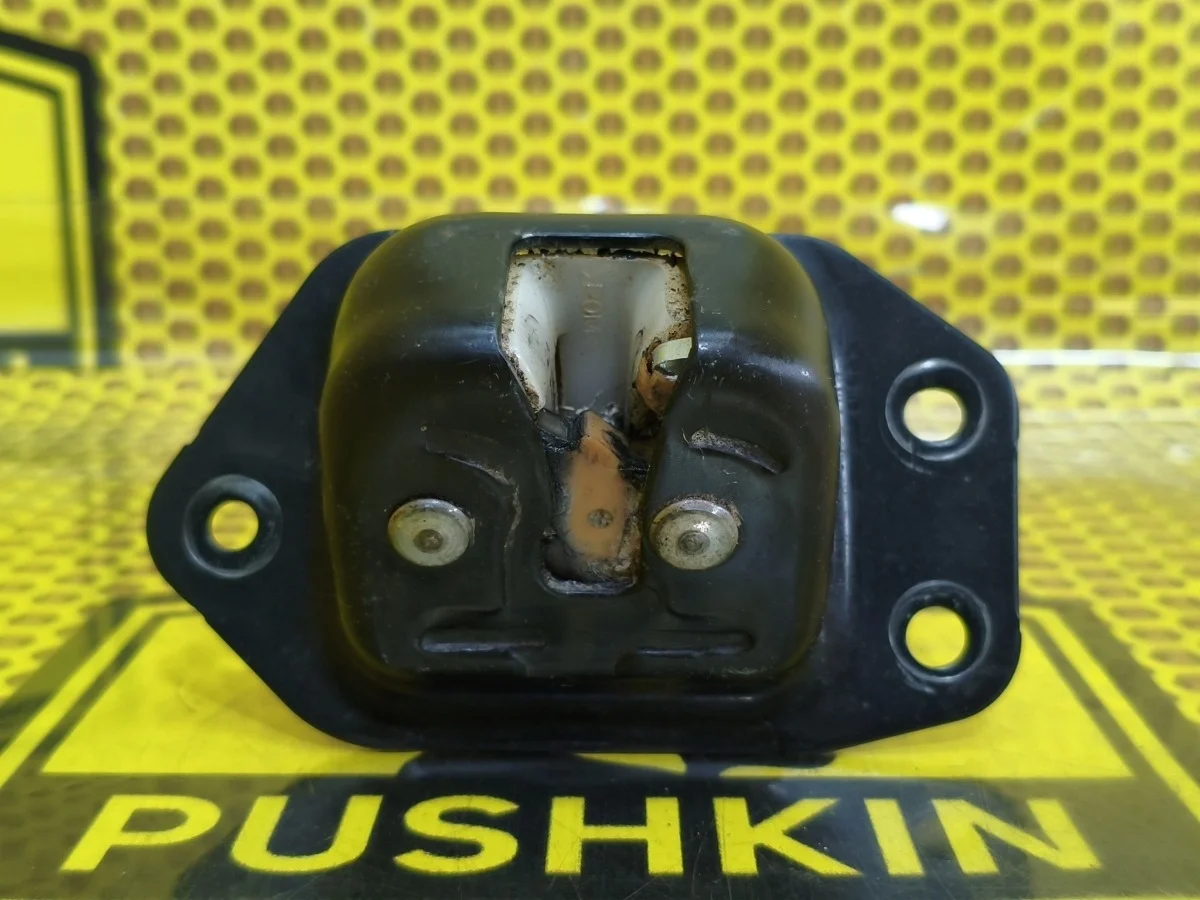 Замок багажника Nissan Juke 2011 90502EN00A F15 HR16DE