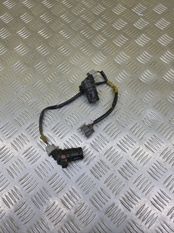 Насос (моторчик) омывателя стекла Toyota Land Cruiser Prado 150 (2009-2023) 2019 8533060160 2.8 D 1GDFTV