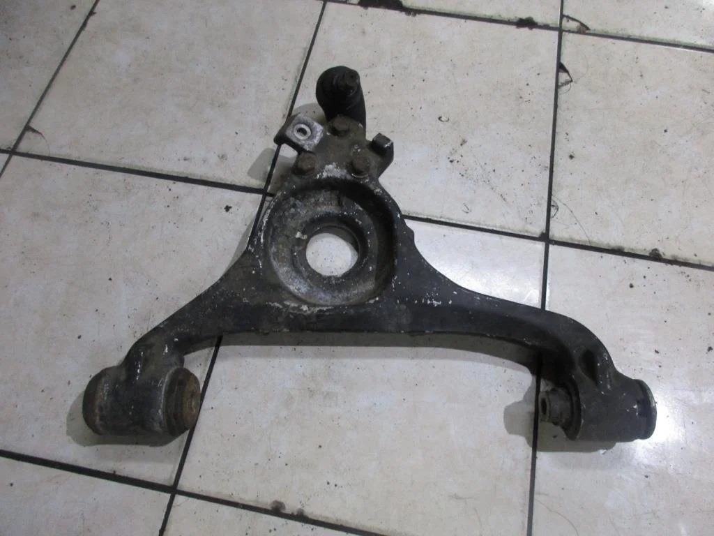 Рычаг передний нижний правый Mercedes-Benz